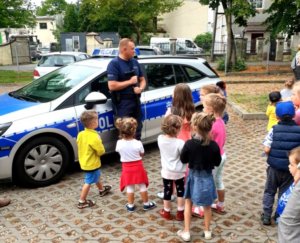 Dzieci odwiedziły policjantów z komisariatu w Konstancinie- Jeziornie