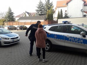 Kobieta zatrzymana przez policjantów