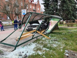 Przystanek na który wjechał kierowca chryslera