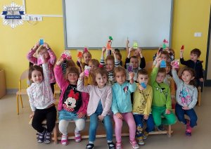 Policjanci podczas zajęć z przedszkolakami