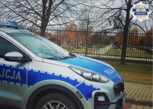 Policjanci czuwają nad bezpieczeństwem w okolicach cmentarzy
