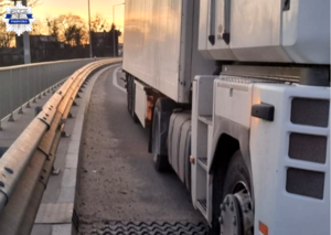 Pojazd ciężarowy zatrzymany do kontroli drogowej