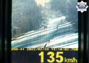Zdjęcie z urządzenia z pomiarem prędkości