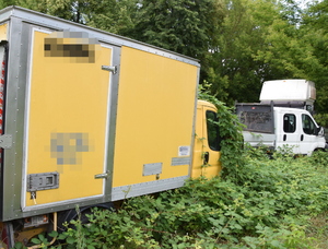 Dwa samochody dostawcze odzyskane przez policjantów