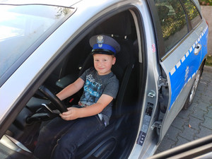 Dzieci miały okazję również obejrzeć policyjny radiowóz