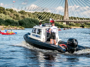 policjant na łódce