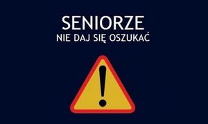 Na zdjęciu jest napis: Seniorze nie daj się oszukać. Pod napisem jest duży znak ostrzegawczy  w kształcie trójkąta z czerwona obwolutą, żółtym tłem i czarnym wykrzyknikiem. Napis i znak są na granatowym tle.