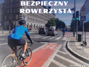 Po drodze dla rowerów oznaczonej kolorem czerwonym, jedzie rowerzysta, który ma na głowie kask. Porusza się on po drodze w mieście. Na górze zdjęcia jest napis Bezpieczny rowerzysta.