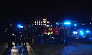 wszystkie osoby biorące udział w nagraniu, policjanci oraz wolontariusze SRS