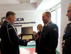 wręczenie pamiątkowej tabliczki