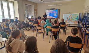 policjanci w trakcie spotkania z dziećmi