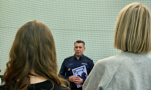 Policjanci promują służbę w Policji i dbają o bezpieczeństwo mieszkanek naszego powiatu