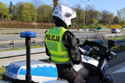 policjant na motocyklu