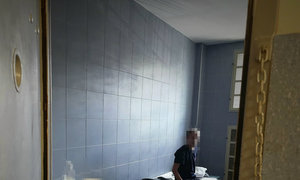 zatrzymany będący w policyjnej celi