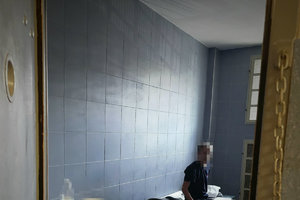 zatrzymany będący w policyjnej celi