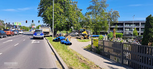 policjanci w trakcie interwencji, prace drogowe prowadzone bez odpowiednich zabezpieczeń