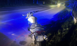 zdjęcie ze zdarzenia, rozbity motocykl