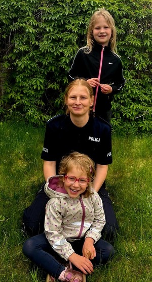 policjantka z dzieckiem