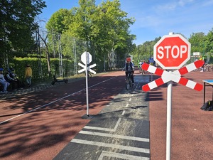 znak drogowy STOP, miasteczko rowerowe