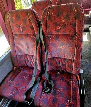 niedziałające pasy bezpieczeństwa w autobusie