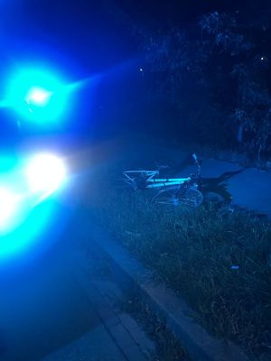 radiowóz na sygnale oraz rower