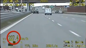 prędkość 227 km/h, zdjęcie z wideorejestratora