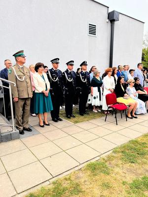 zdjęcia przedstawicieli Policji oraz uczniów