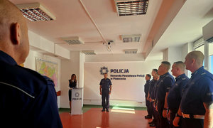 zbiórka policjantów w sali konferencyjnej