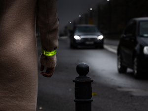 odblask założony na rękę