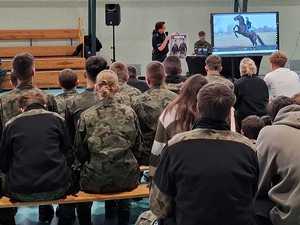 spotkanie uczniów z policjantami