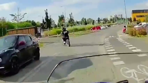 kierujący motocyklem uciekający przed policjantem