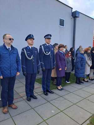 komendant powiatowy oraz zastępca komendanta komisariatu w mundurach galowych