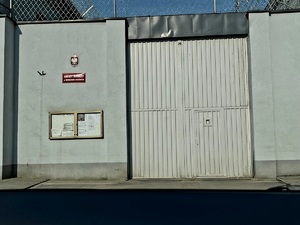 brama zakładu karnego