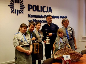 Policjanci otrzymali Betlejemskie Światło Pokoju