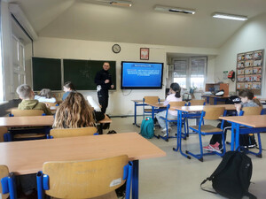 Spotkanie uczniów z policjantami piaseczyńskiej drogówki