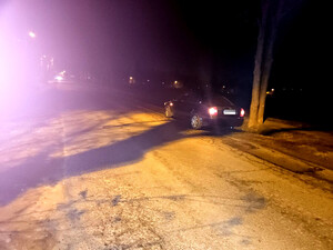 auto zatrzymane do kontroli drogowej, stojące na poboczu