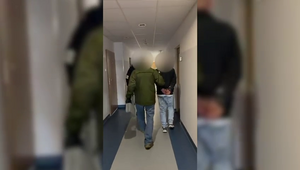 Wiedział, że jest poszukiwany więc próbował uciekać - szybko trafił do policyjnej celi