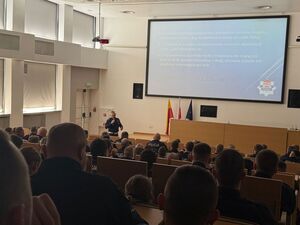 Naczelnik piaseczyńskiej drogówki przeprowadził szkolenie dla policjantów Oddziału Prewencji Policji w Warszawie