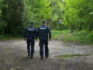 zdjęcia policjantów patrolujących