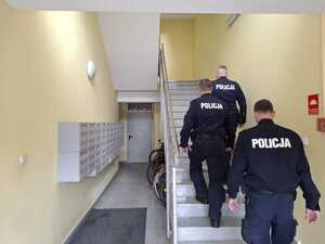 zdjęcia policjantów patrolujących