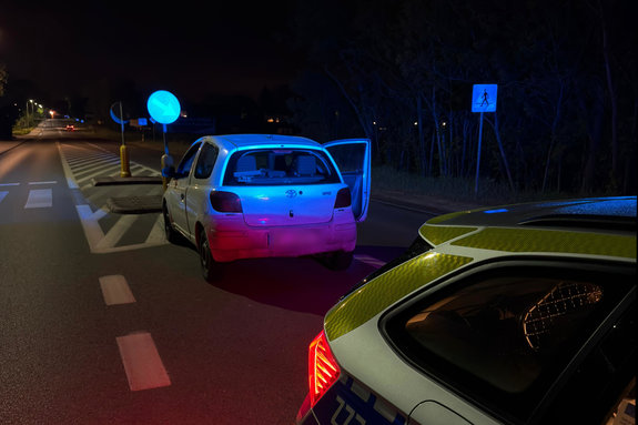 auto, w tele policyjny radiowóz