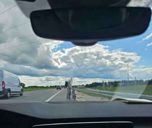 Na rowerze drogą ekspresową